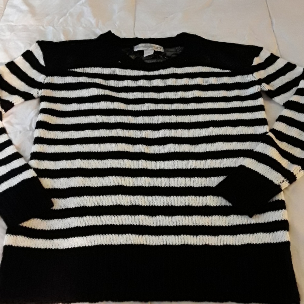 BLACK AND WHITE SWEATER